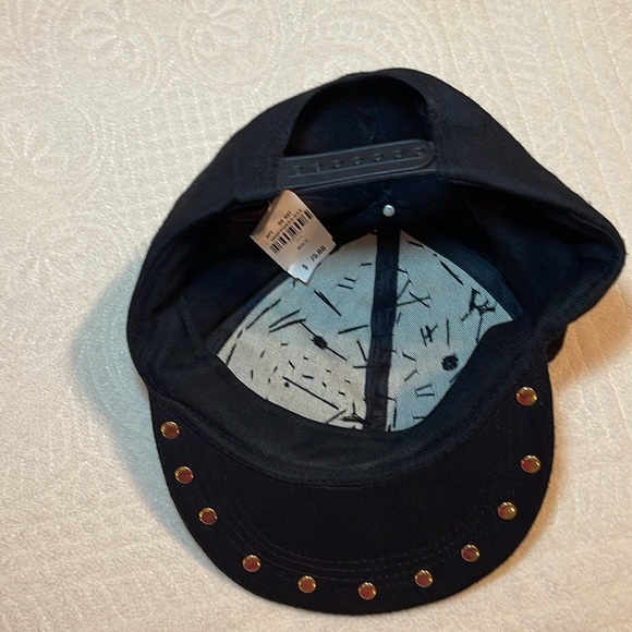 NWT hat Europe Metal Punk Baseball Caps Rivets Hip Hop Cap Snapback Caps Hat - Picture 3 of 6